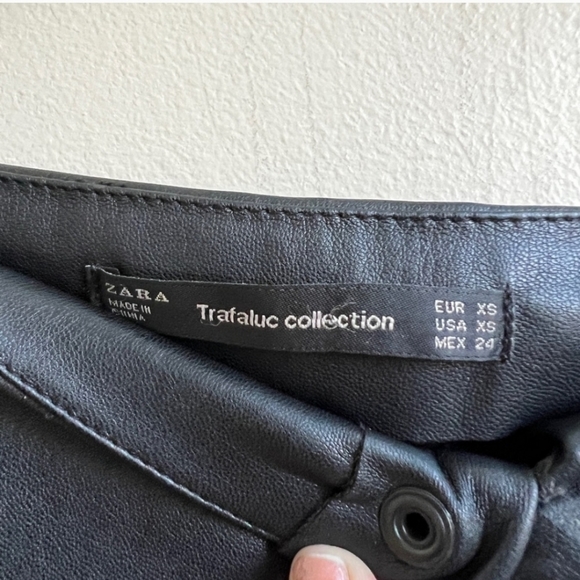 Zara Faux-Leather Mini Skirt - Picture 3 of 3